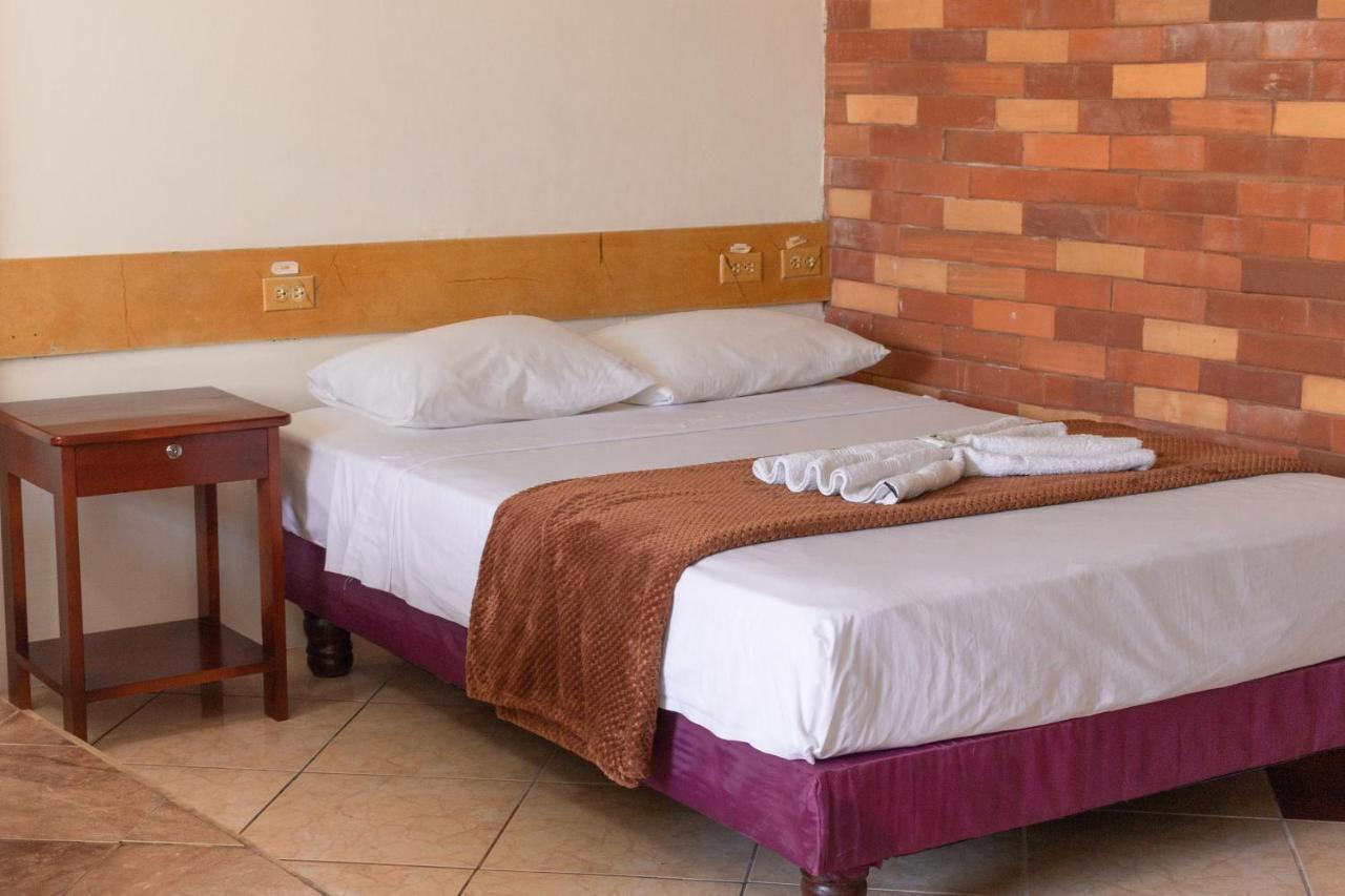 Hotel Crossman Пуэрто-Айора Экстерьер фото